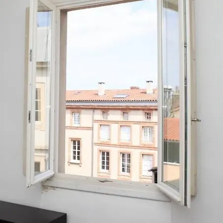 Luminous Studio At The Capitole Apartment *